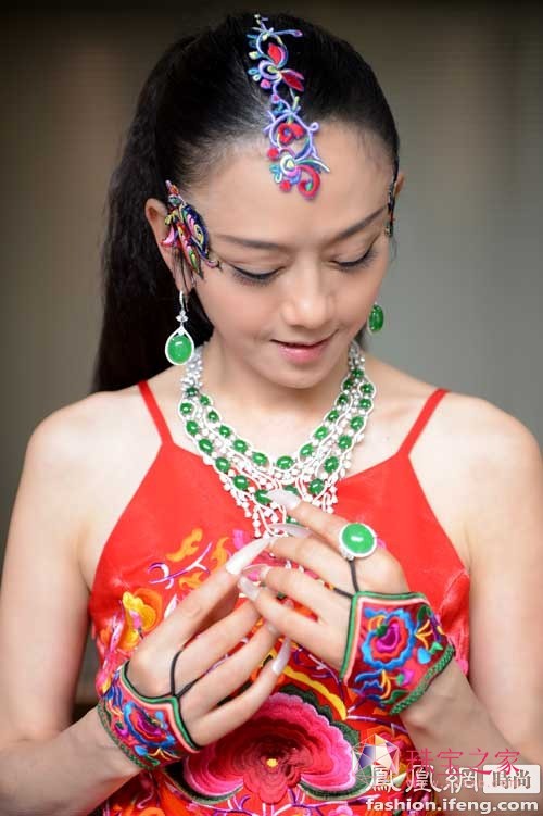 孔雀女神杨丽萍携手七彩云南翡翠演绎珠宝设计跨界传奇